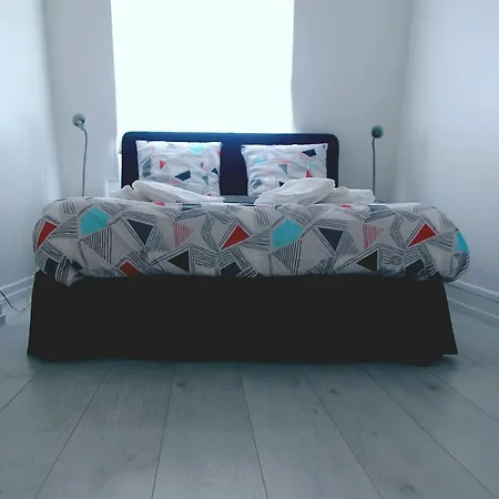 Rue De Ponthieu Furnished דירה *