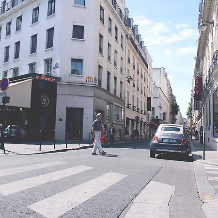 Rue De Ponthieu Furnished Paříž
